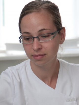 Komar Adrienn